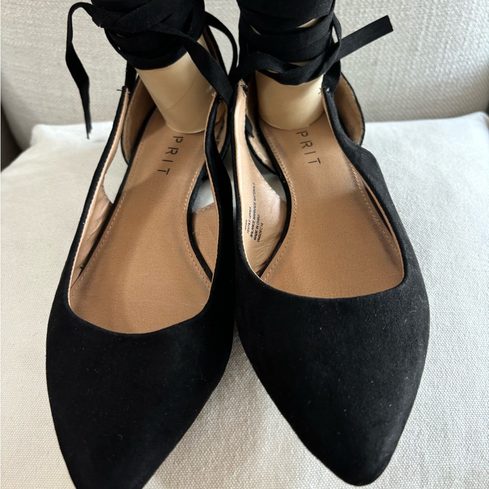 Esprit women’s black flat shoes with lace up ties.  Size 7.5 - Picture 2 of 14